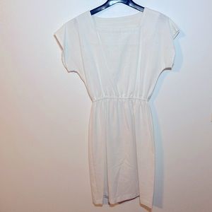 Vintage Peri Petites White Linen Short Sleeved Dress. Like new condition.Size PS